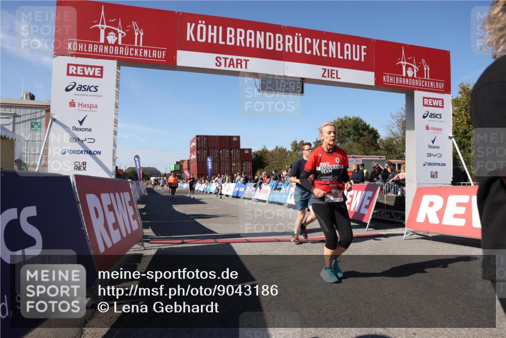 03.10.2025 - Köhlbrandbrückenlauf Lena Gebhardt http://msf.ph/oto/9043186 03.10.2025 13:18:44 Ziel 4077, 4606, 4796, 4812, 5115, 5178, 6429, 6500, 6506, 6556, 6596, 6758 meine-sportfotos.de