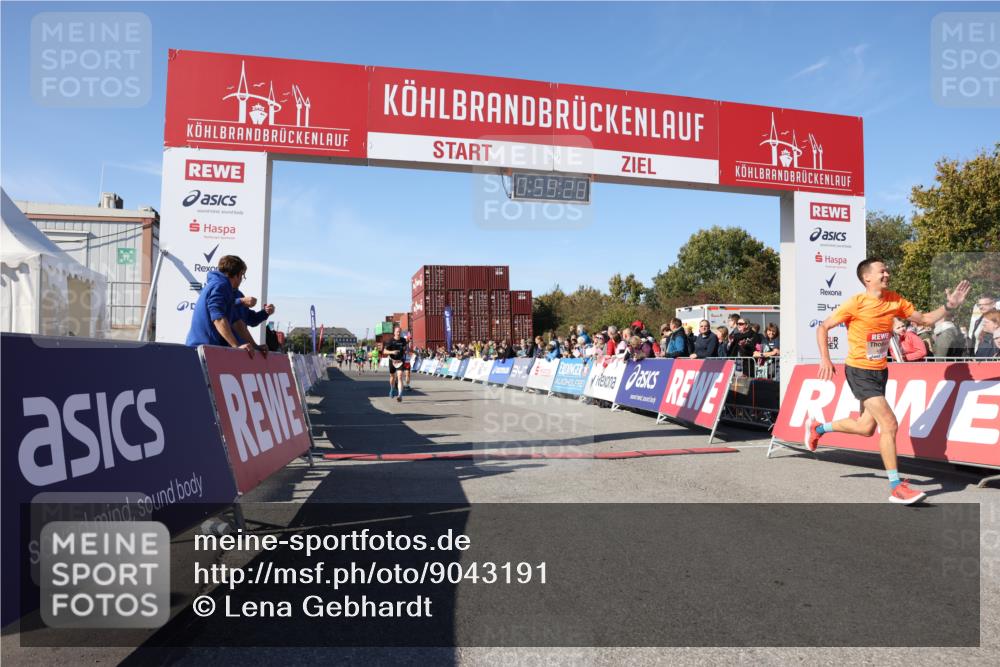 03.10.2025 - Köhlbrandbrückenlauf Lena Gebhardt http://msf.ph/oto/9043191 03.10.2025 12:59:29 Ziel 4108, 4119, 4371, 4940, 6060, 6325, 6484, 6609, 6666 meine-sportfotos.de