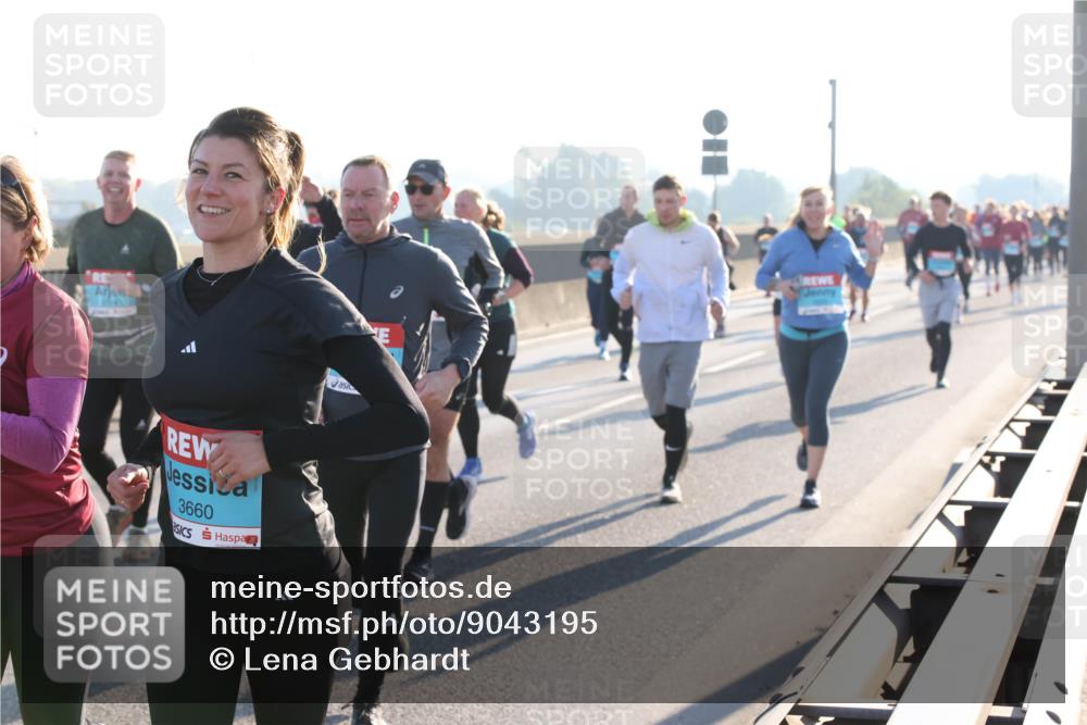 03.10.2025 - Köhlbrandbrückenlauf Lena Gebhardt http://msf.ph/oto/9043195 03.10.2025 09:26:27 Position 1 3660 meine-sportfotos.de
