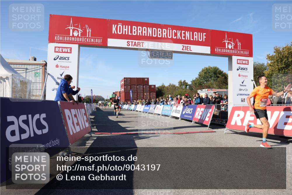 03.10.2025 - Köhlbrandbrückenlauf Lena Gebhardt http://msf.ph/oto/9043197 03.10.2025 12:59:29 Ziel 4108, 4119, 4371, 4940, 6060, 6325, 6484, 6609, 6666 meine-sportfotos.de