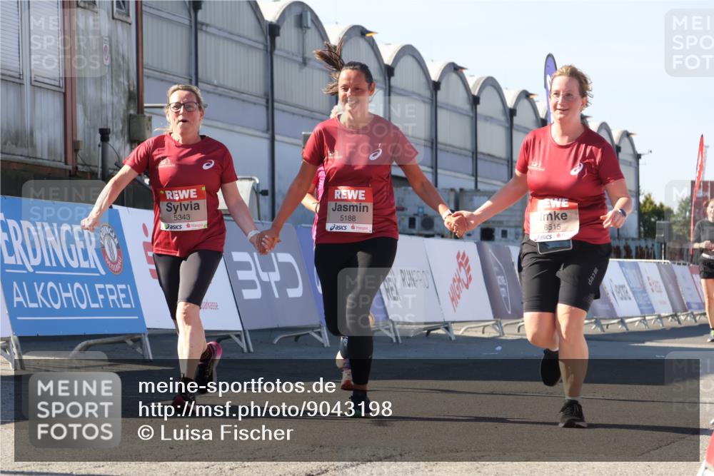 03.10.2025 - Köhlbrandbrückenlauf Luisa Fischer http://msf.ph/oto/9043198 03.10.2025 13:38:05 Ziel 5188, 5343, 5409, 5632, 6515 meine-sportfotos.de
