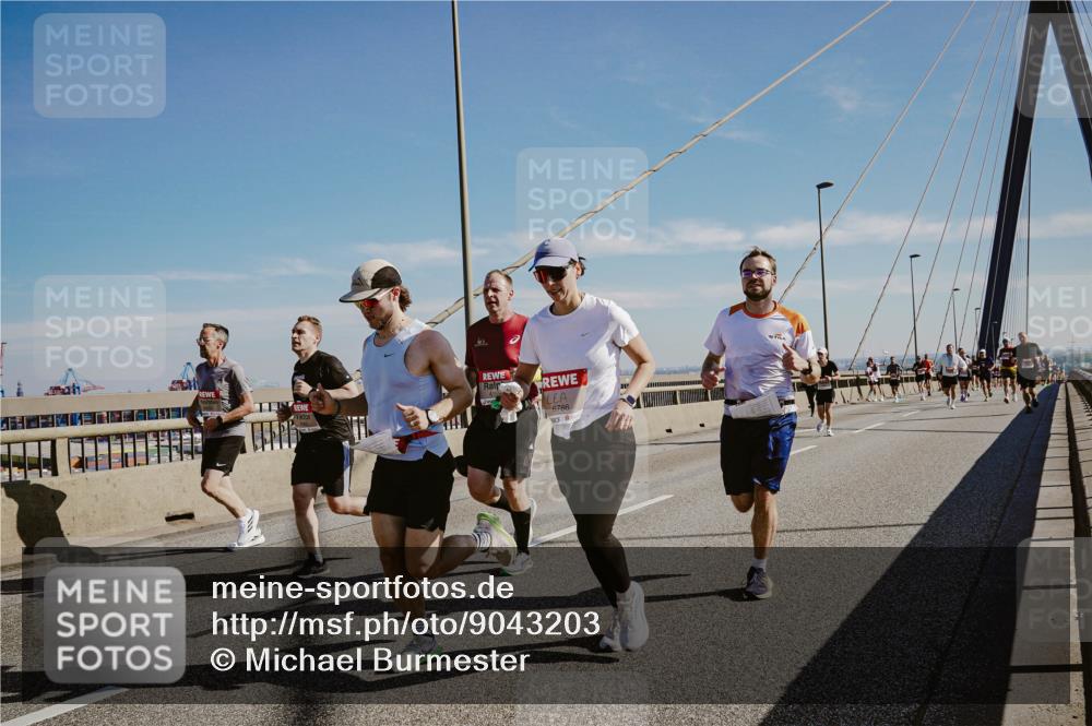 03.10.2025 - Köhlbrandbrückenlauf Michael Burmester http://msf.ph/oto/9043203 03.10.2025 12:24:40 Position 1 6786 meine-sportfotos.de