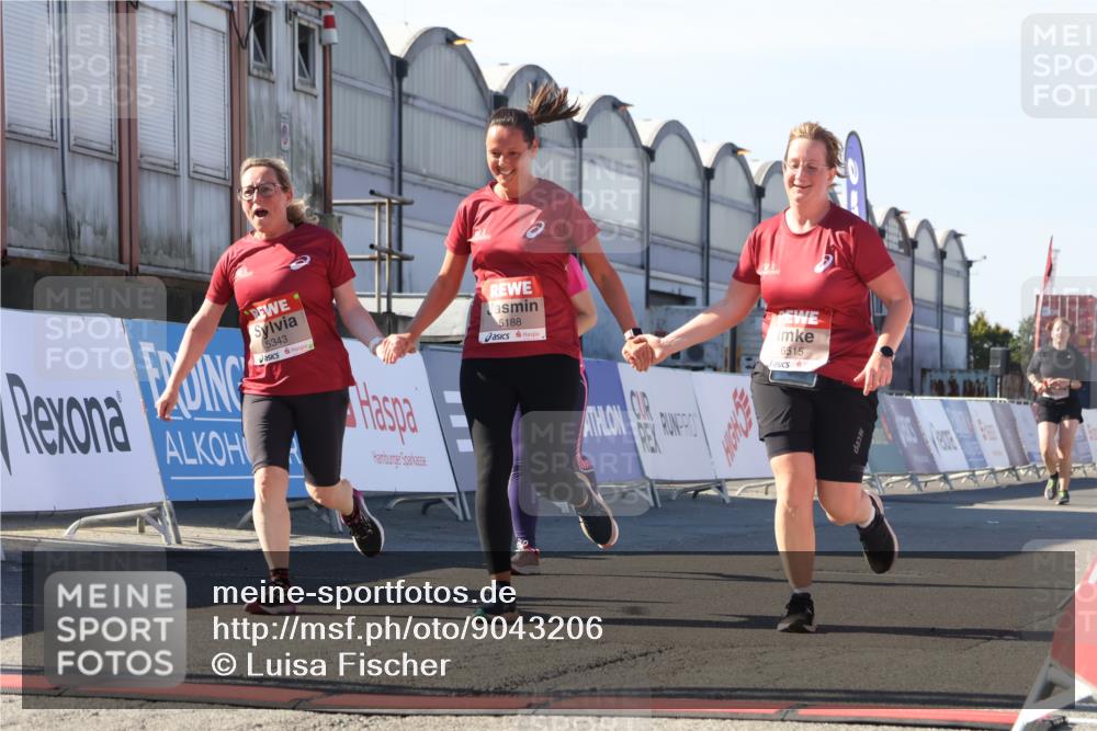 03.10.2025 - Köhlbrandbrückenlauf Luisa Fischer http://msf.ph/oto/9043206 03.10.2025 13:38:06 Ziel 5188, 5343, 5409, 5632, 6515 meine-sportfotos.de