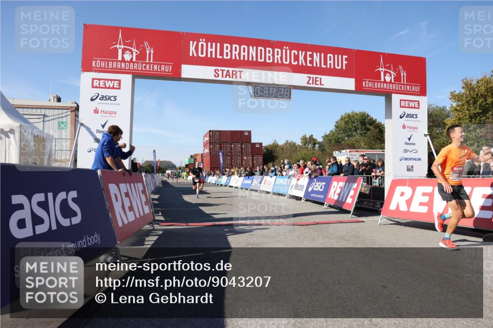 03.10.2025 - Köhlbrandbrückenlauf Lena Gebhardt http://msf.ph/oto/9043207 03.10.2025 12:59:29 Ziel 4108, 4119, 4371, 4940, 6060, 6325, 6484, 6609, 6666 meine-sportfotos.de