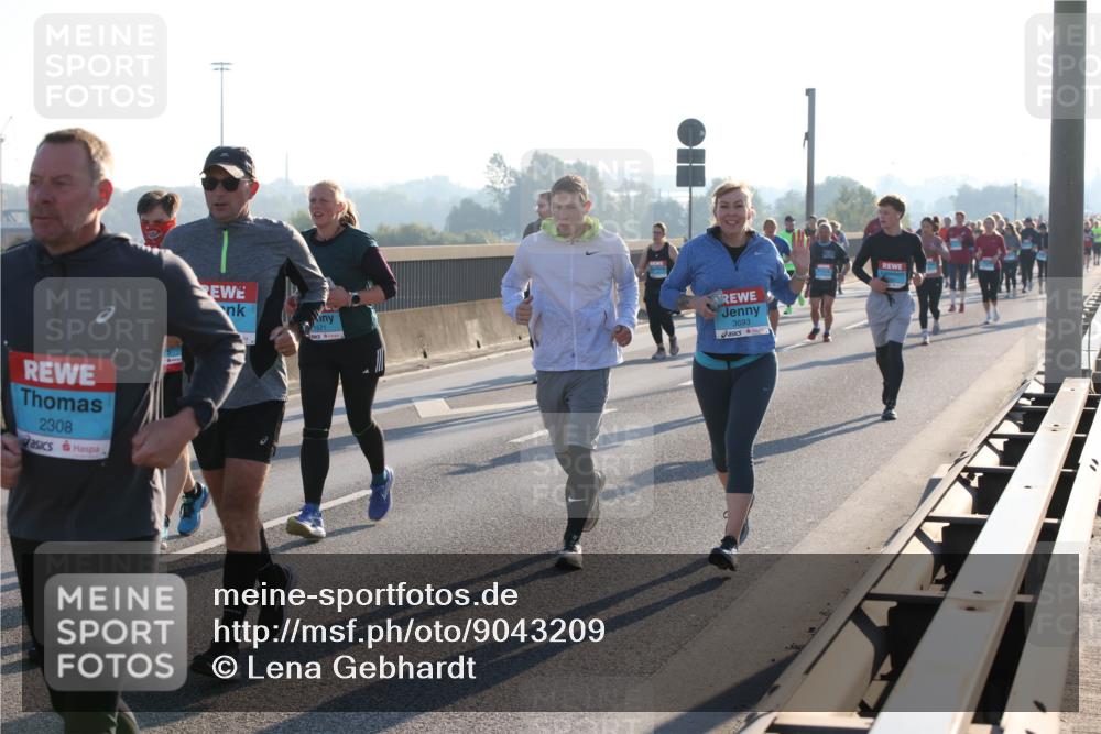 03.10.2025 - Köhlbrandbrückenlauf Lena Gebhardt http://msf.ph/oto/9043209 03.10.2025 09:26:28 Position 1 2308, 1571, 3693 meine-sportfotos.de
