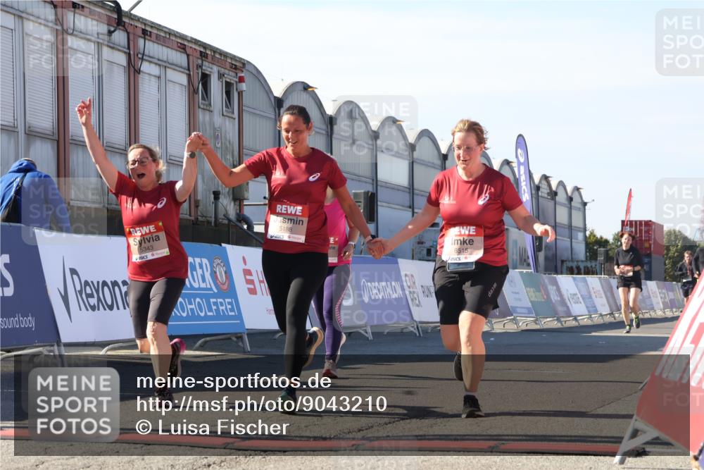 03.10.2025 - Köhlbrandbrückenlauf Luisa Fischer http://msf.ph/oto/9043210 03.10.2025 13:38:06 Ziel 5188, 5343, 5409, 5632, 6515 meine-sportfotos.de
