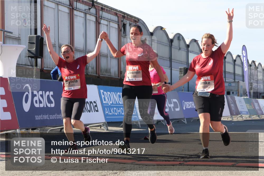 03.10.2025 - Köhlbrandbrückenlauf Luisa Fischer http://msf.ph/oto/9043217 03.10.2025 13:38:06 Ziel 5188, 5343, 5409, 5632, 6515 meine-sportfotos.de