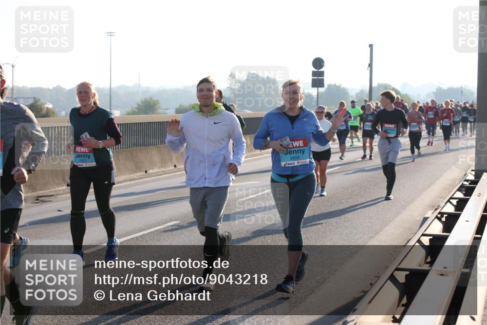 03.10.2025 - Köhlbrandbrückenlauf Lena Gebhardt http://msf.ph/oto/9043218 03.10.2025 09:26:29 Position 1 1571, 3693 meine-sportfotos.de