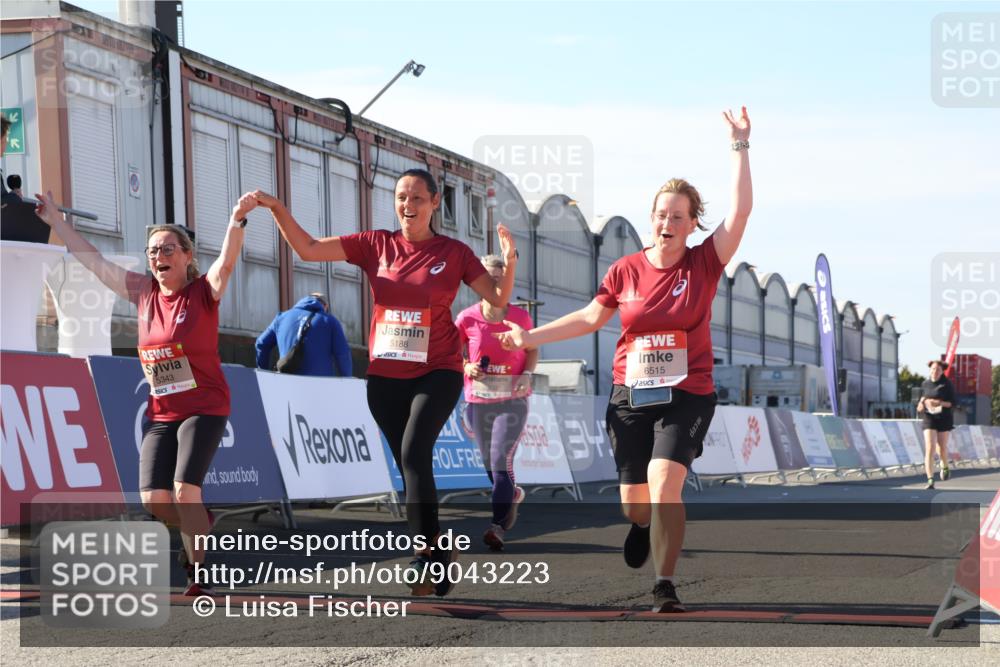 03.10.2025 - Köhlbrandbrückenlauf Luisa Fischer http://msf.ph/oto/9043223 03.10.2025 13:38:07 Ziel 5188, 5343, 5409, 5632, 6515 meine-sportfotos.de