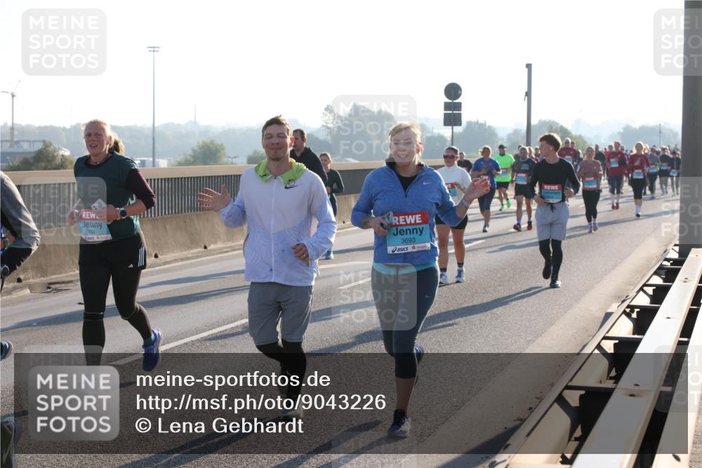 03.10.2025 - Köhlbrandbrückenlauf Lena Gebhardt http://msf.ph/oto/9043226 03.10.2025 09:26:29 Position 1 1571, 3693 meine-sportfotos.de