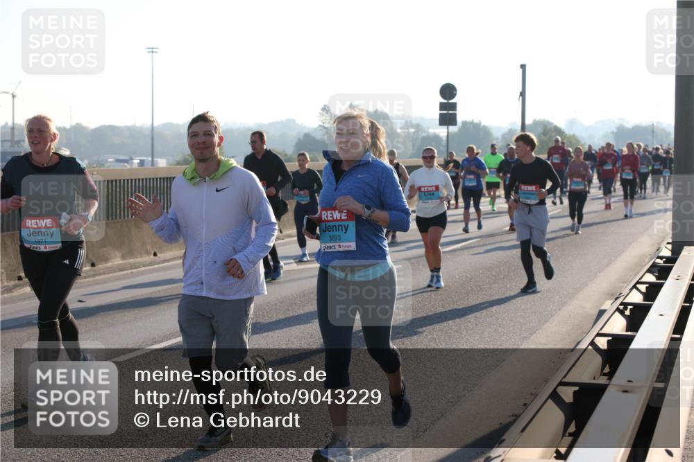 03.10.2025 - Köhlbrandbrückenlauf Lena Gebhardt http://msf.ph/oto/9043229 03.10.2025 09:26:29 Position 1 1571, 3693 meine-sportfotos.de