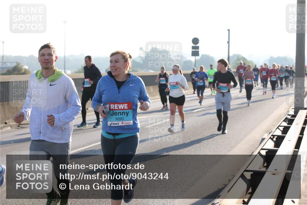 03.10.2025 - Köhlbrandbrückenlauf Lena Gebhardt http://msf.ph/oto/9043244 03.10.2025 09:26:29 Position 1 3693 meine-sportfotos.de