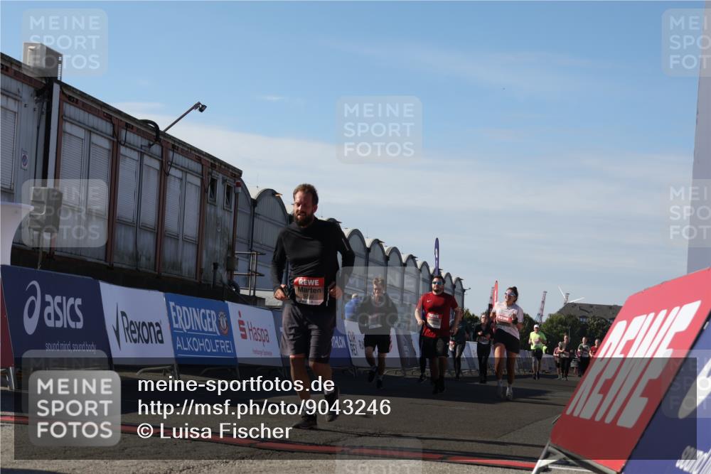 03.10.2025 - Köhlbrandbrückenlauf Luisa Fischer http://msf.ph/oto/9043246 03.10.2025 13:38:18 Ziel 4435, 5139, 5335, 5509, 5632, 6581, 6582, 6583 meine-sportfotos.de