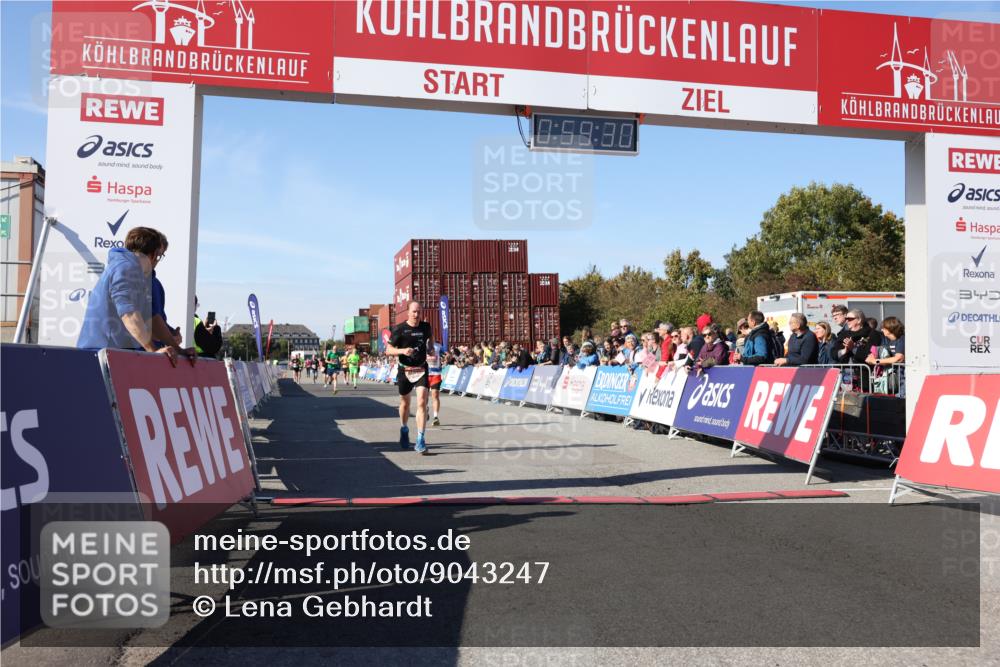 03.10.2025 - Köhlbrandbrückenlauf Lena Gebhardt http://msf.ph/oto/9043247 03.10.2025 12:59:30 Ziel 4108, 4119, 4940, 6060, 6325, 6609, 6666 meine-sportfotos.de