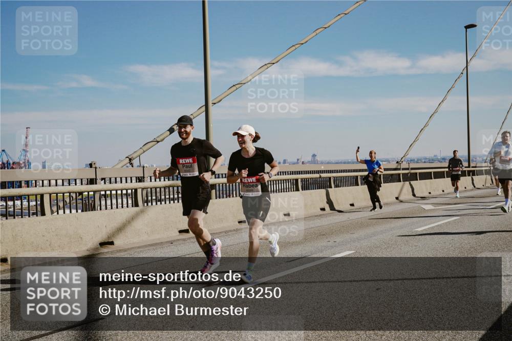 03.10.2025 - Köhlbrandbrückenlauf Michael Burmester http://msf.ph/oto/9043250 03.10.2025 12:24:43 Position 1  meine-sportfotos.de