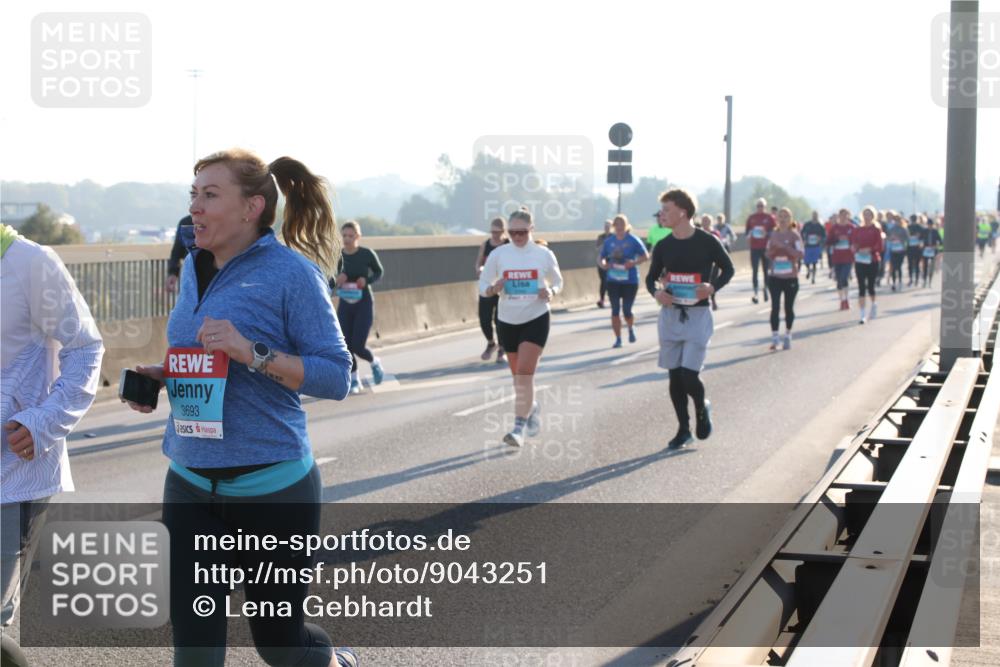 03.10.2025 - Köhlbrandbrückenlauf Lena Gebhardt http://msf.ph/oto/9043251 03.10.2025 09:26:30 Position 1 3693 meine-sportfotos.de