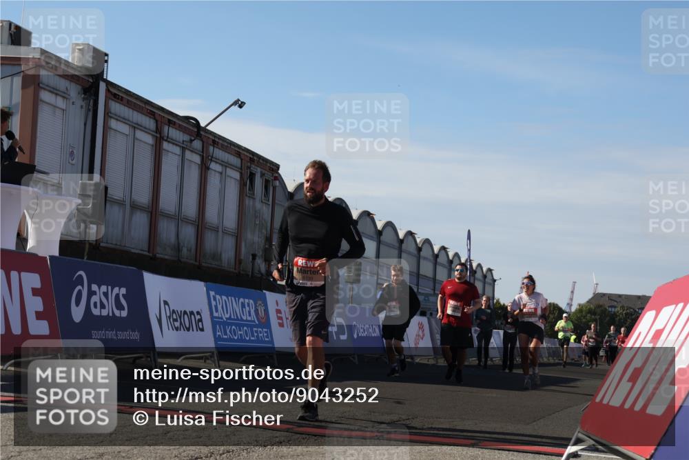 03.10.2025 - Köhlbrandbrückenlauf Luisa Fischer http://msf.ph/oto/9043252 03.10.2025 13:38:18 Ziel 4435, 5139, 5335, 5509, 5632, 6581, 6582, 6583 meine-sportfotos.de