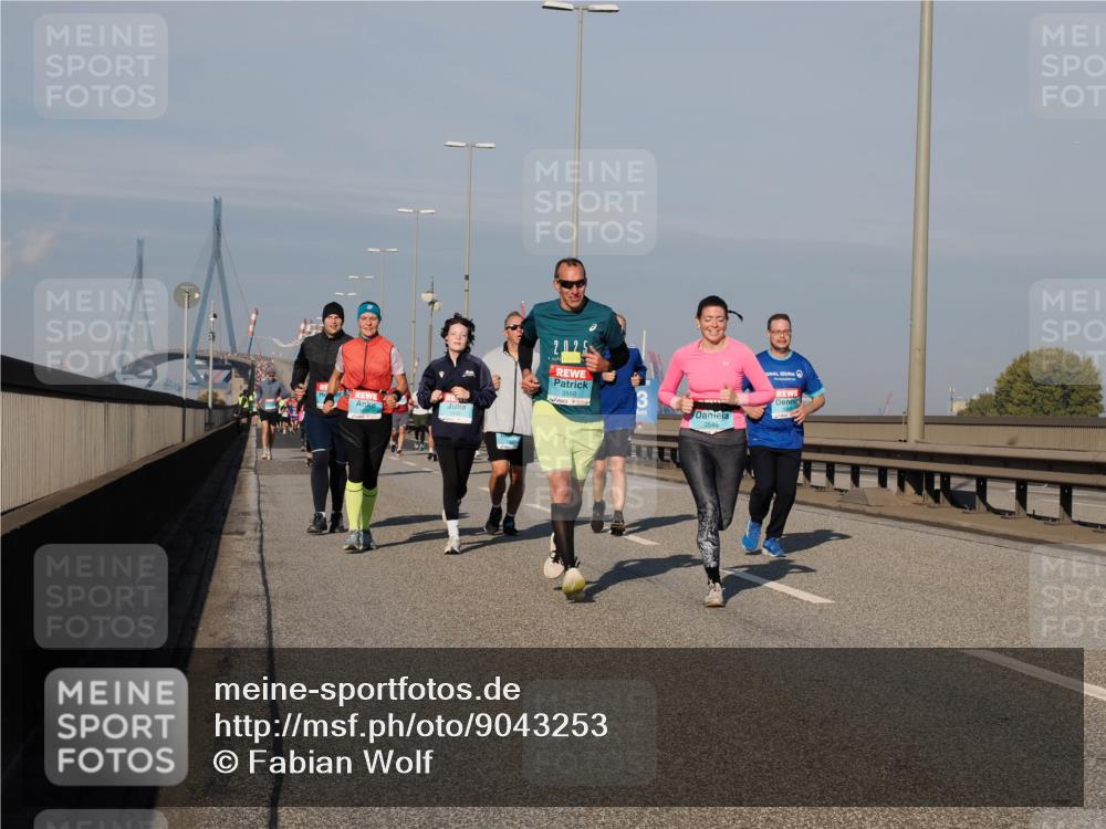 03.10.2025 - Köhlbrandbrückenlauf Fabian Wolf http://msf.ph/oto/9043253 03.10.2025 09:56:24 Position 3 3550, 3549 meine-sportfotos.de