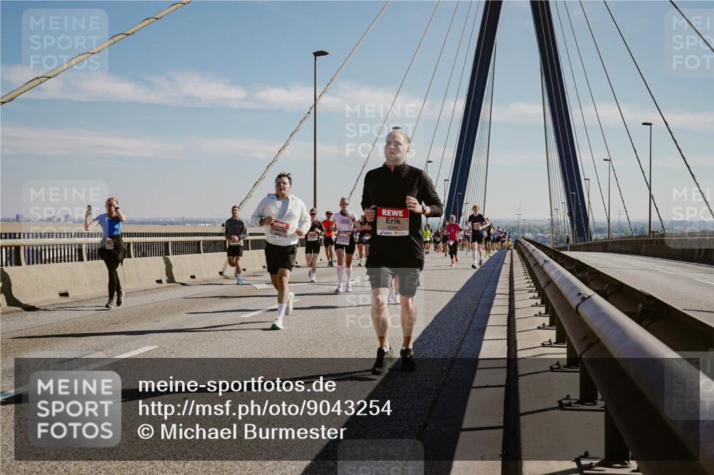 03.10.2025 - Köhlbrandbrückenlauf Michael Burmester http://msf.ph/oto/9043254 03.10.2025 12:24:45 Position 1 4056 meine-sportfotos.de