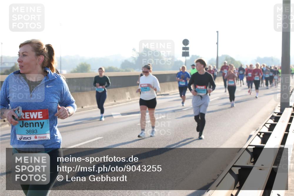 03.10.2025 - Köhlbrandbrückenlauf Lena Gebhardt http://msf.ph/oto/9043255 03.10.2025 09:26:30 Position 1 3693 meine-sportfotos.de