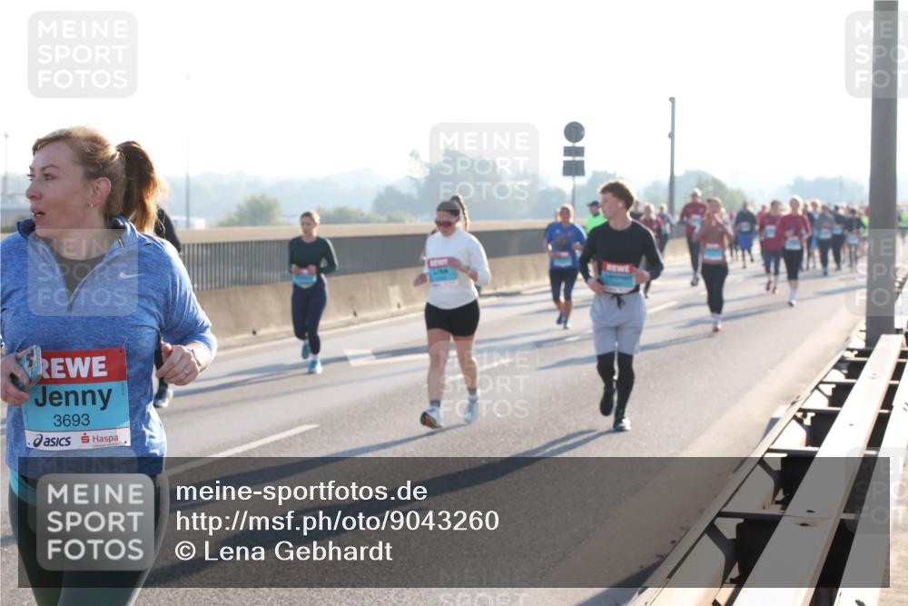 03.10.2025 - Köhlbrandbrückenlauf Lena Gebhardt http://msf.ph/oto/9043260 03.10.2025 09:26:30 Position 1 3693 meine-sportfotos.de