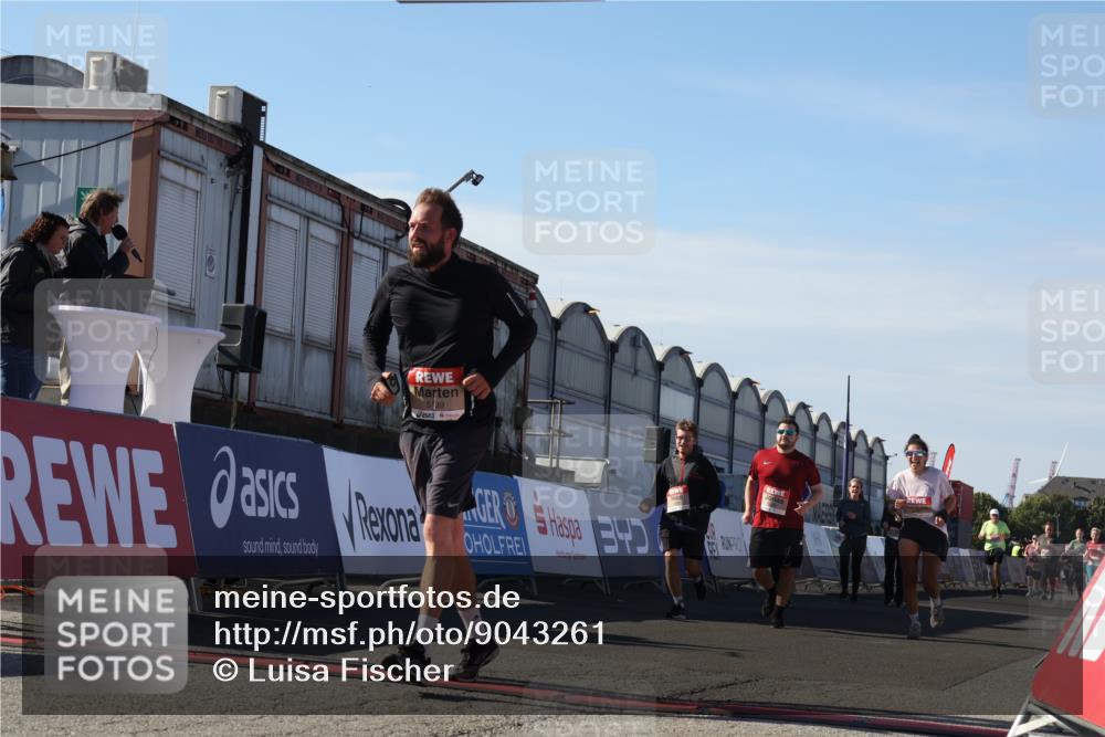 03.10.2025 - Köhlbrandbrückenlauf Luisa Fischer http://msf.ph/oto/9043261 03.10.2025 13:38:19 Ziel 4435, 5139, 5335, 5509, 5632, 6581, 6582, 6583 meine-sportfotos.de