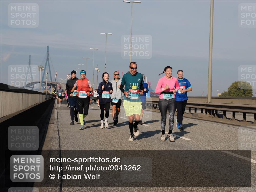 03.10.2025 - Köhlbrandbrückenlauf Fabian Wolf http://msf.ph/oto/9043262 03.10.2025 09:56:24 Position 3 2, 02, 3550, 3549 meine-sportfotos.de