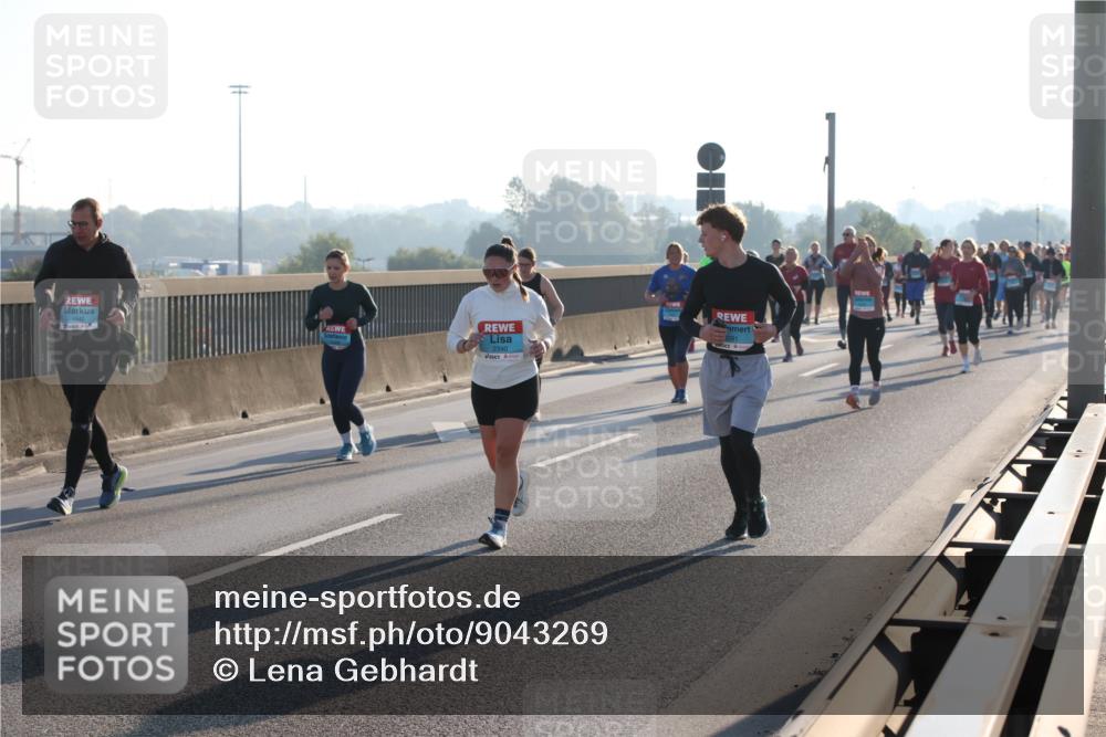 03.10.2025 - Köhlbrandbrückenlauf Lena Gebhardt http://msf.ph/oto/9043269 03.10.2025 09:26:31 Position 1 1942, 2340 meine-sportfotos.de