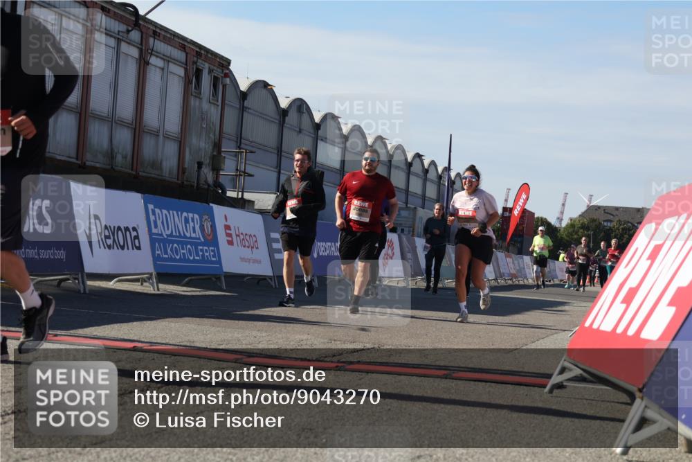 03.10.2025 - Köhlbrandbrückenlauf Luisa Fischer http://msf.ph/oto/9043270 03.10.2025 13:38:19 Ziel 4435, 5139, 5335, 5509, 5632, 6581, 6582, 6583 meine-sportfotos.de