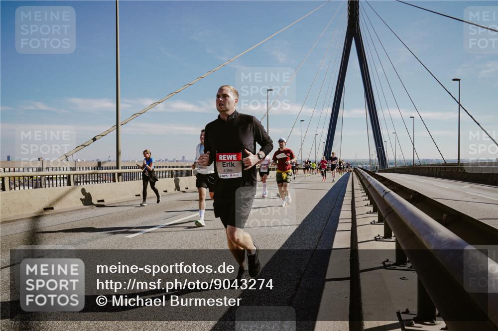 03.10.2025 - Köhlbrandbrückenlauf Michael Burmester http://msf.ph/oto/9043274 03.10.2025 12:24:46 Position 1 4056 meine-sportfotos.de