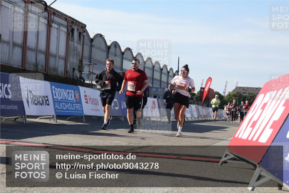 03.10.2025 - Köhlbrandbrückenlauf Luisa Fischer http://msf.ph/oto/9043278 03.10.2025 13:38:20 Ziel 4435, 5139, 5335, 5509, 6581, 6582, 6583 meine-sportfotos.de