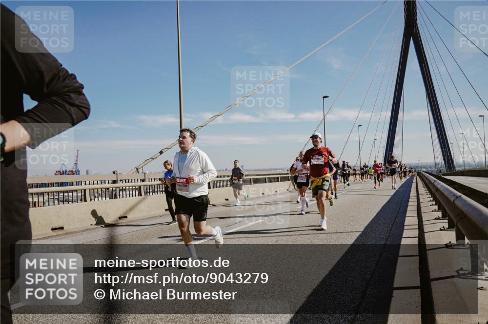 03.10.2025 - Köhlbrandbrückenlauf Michael Burmester http://msf.ph/oto/9043279 03.10.2025 12:24:47 Position 1  meine-sportfotos.de