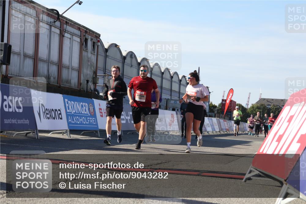 03.10.2025 - Köhlbrandbrückenlauf Luisa Fischer http://msf.ph/oto/9043282 03.10.2025 13:38:20 Ziel 4435, 5139, 5335, 5509, 6581, 6582, 6583 meine-sportfotos.de