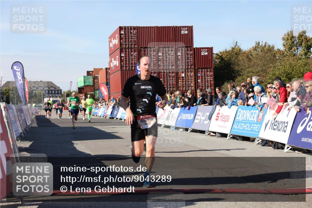 03.10.2025 - Köhlbrandbrückenlauf Lena Gebhardt http://msf.ph/oto/9043289 03.10.2025 12:59:31 Ziel 4108, 4119, 4475, 4940, 6060, 6325, 6666 meine-sportfotos.de