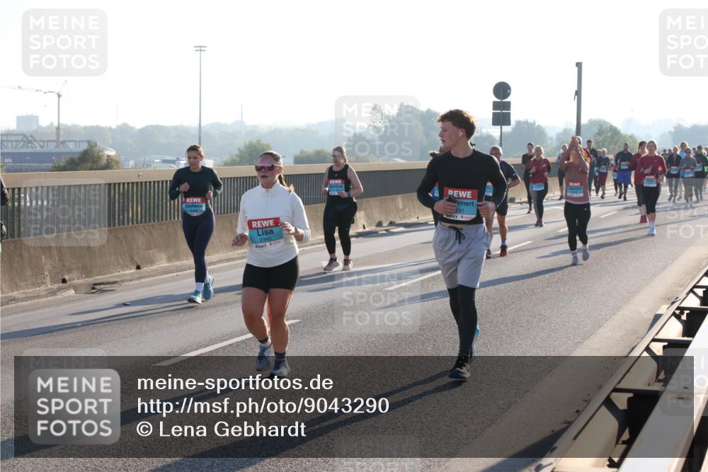 03.10.2025 - Köhlbrandbrückenlauf Lena Gebhardt http://msf.ph/oto/9043290 03.10.2025 09:26:31 Position 1 2340, 291 meine-sportfotos.de
