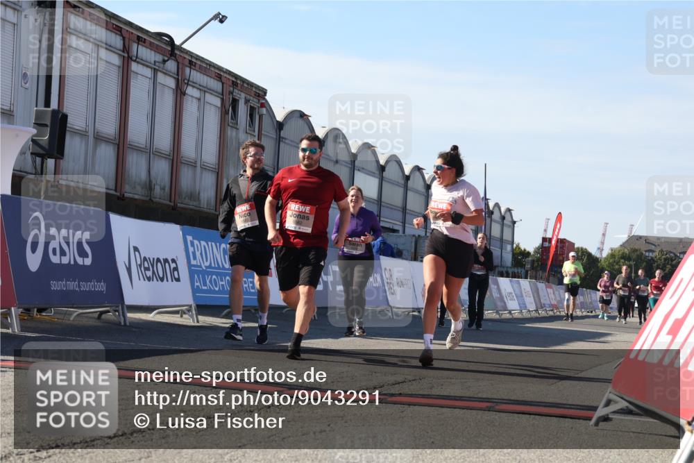 03.10.2025 - Köhlbrandbrückenlauf Luisa Fischer http://msf.ph/oto/9043291 03.10.2025 13:38:21 Ziel 4435, 5139, 5335, 5439, 5509, 6581, 6582, 6583 meine-sportfotos.de