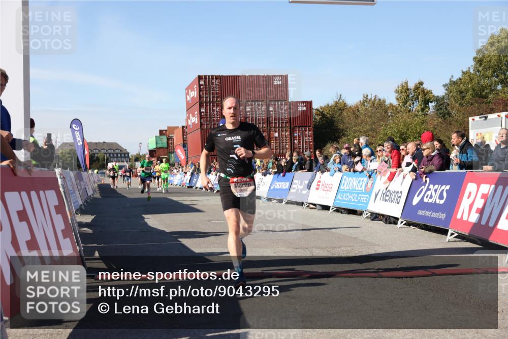 03.10.2025 - Köhlbrandbrückenlauf Lena Gebhardt http://msf.ph/oto/9043295 03.10.2025 12:59:31 Ziel 4108, 4119, 4475, 4940, 6060, 6325, 6666 meine-sportfotos.de