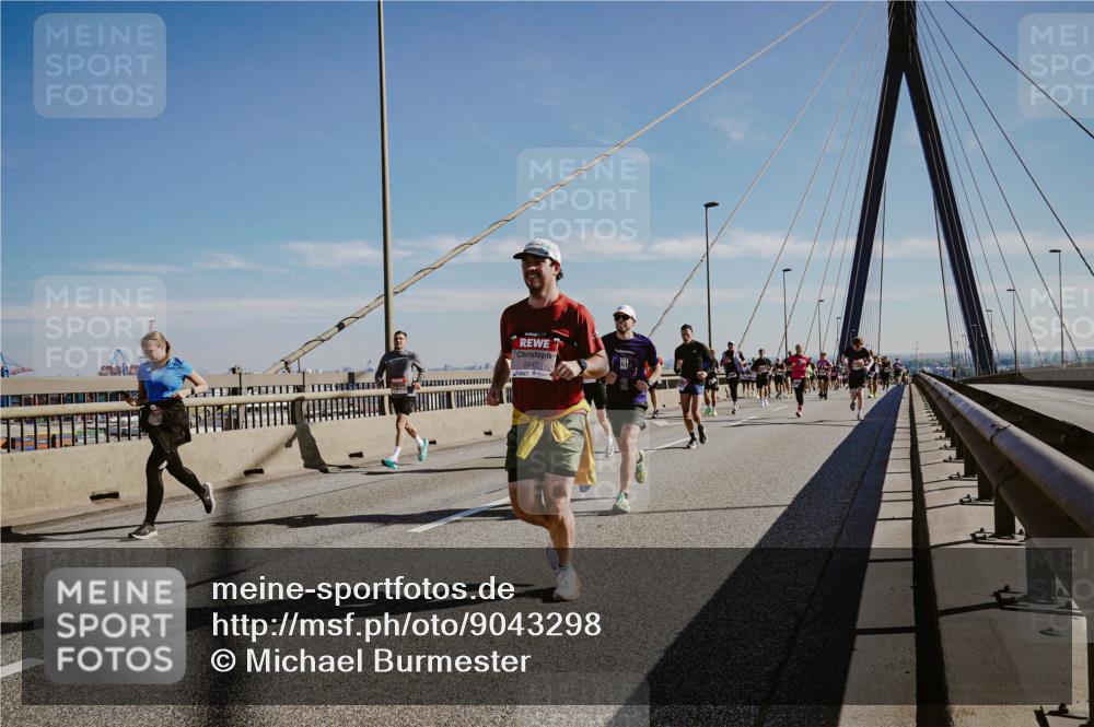 03.10.2025 - Köhlbrandbrückenlauf Michael Burmester http://msf.ph/oto/9043298 03.10.2025 12:24:48 Position 1 5447 meine-sportfotos.de