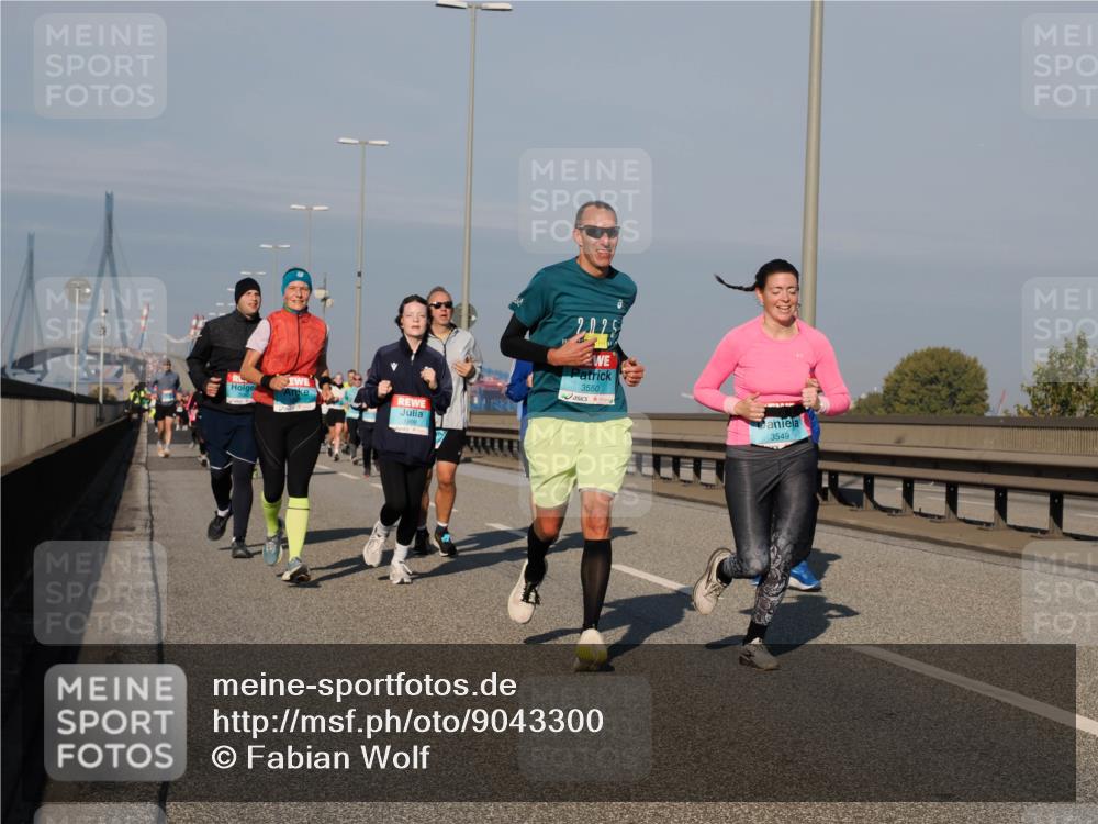 03.10.2025 - Köhlbrandbrückenlauf Fabian Wolf http://msf.ph/oto/9043300 03.10.2025 09:56:25 Position 3 1909, 2025, 3550, 3549 meine-sportfotos.de