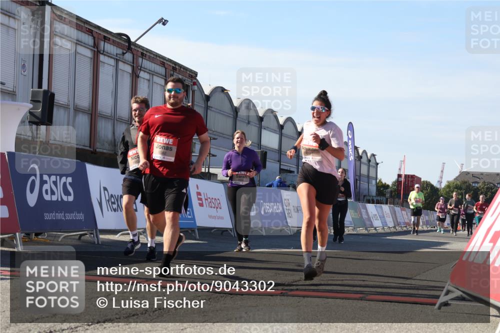 03.10.2025 - Köhlbrandbrückenlauf Luisa Fischer http://msf.ph/oto/9043302 03.10.2025 13:38:21 Ziel 4435, 5139, 5335, 5439, 5509, 6581, 6582, 6583 meine-sportfotos.de