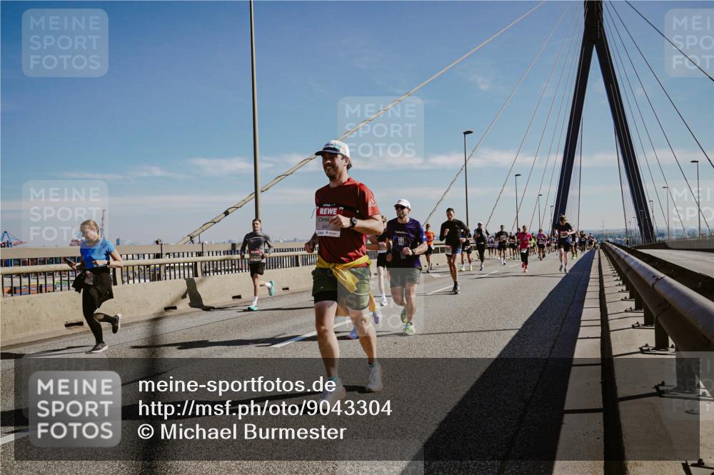 03.10.2025 - Köhlbrandbrückenlauf Michael Burmester http://msf.ph/oto/9043304 03.10.2025 12:24:48 Position 1 5447 meine-sportfotos.de