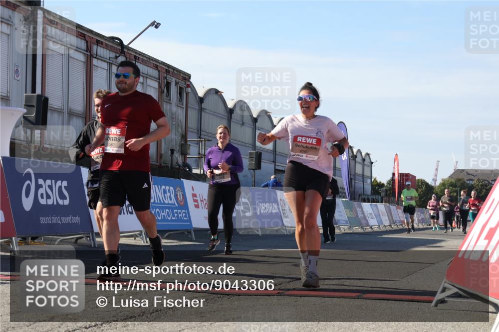 03.10.2025 - Köhlbrandbrückenlauf Luisa Fischer http://msf.ph/oto/9043306 03.10.2025 13:38:22 Ziel 4435, 4697, 5139, 5335, 5439, 5509, 6581, 6582, 6583 meine-sportfotos.de
