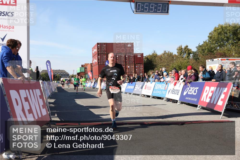 03.10.2025 - Köhlbrandbrückenlauf Lena Gebhardt http://msf.ph/oto/9043307 03.10.2025 12:59:31 Ziel 4108, 4119, 4475, 4940, 6060, 6325, 6666 meine-sportfotos.de