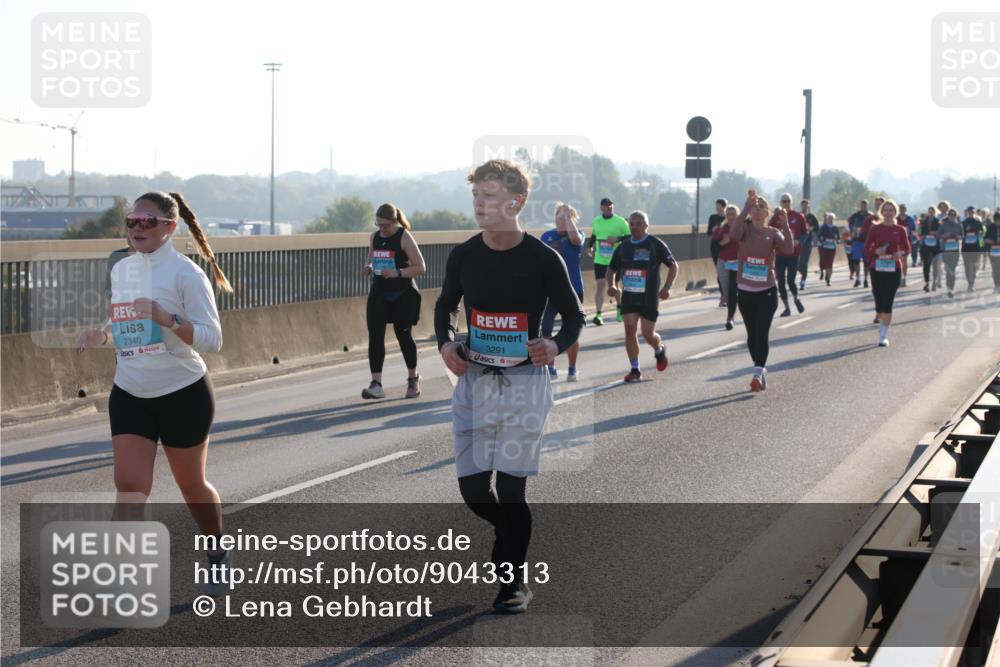03.10.2025 - Köhlbrandbrückenlauf Lena Gebhardt http://msf.ph/oto/9043313 03.10.2025 09:26:32 Position 1 2340, 3291 meine-sportfotos.de