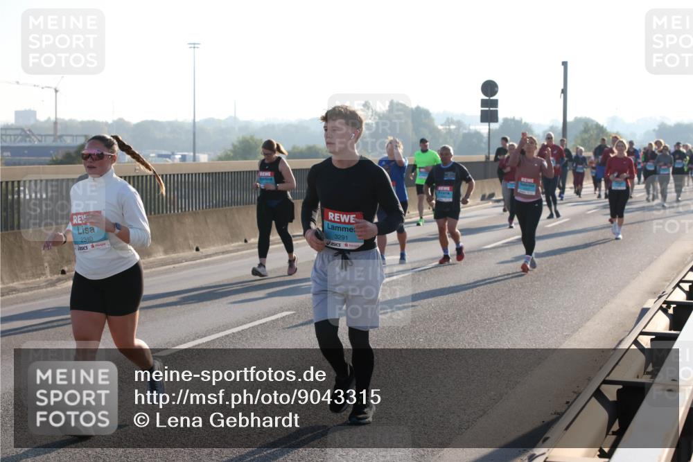 03.10.2025 - Köhlbrandbrückenlauf Lena Gebhardt http://msf.ph/oto/9043315 03.10.2025 09:26:32 Position 1 2340, 3291 meine-sportfotos.de