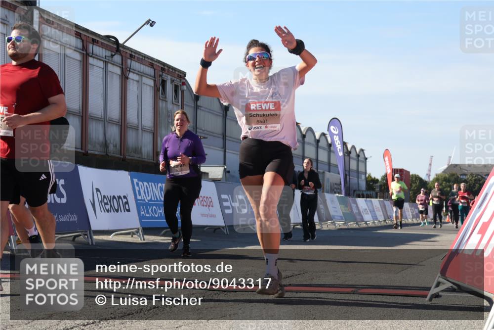 03.10.2025 - Köhlbrandbrückenlauf Luisa Fischer http://msf.ph/oto/9043317 03.10.2025 13:38:22 Ziel 4435, 4697, 5139, 5335, 5439, 5509, 6581, 6582, 6583 meine-sportfotos.de