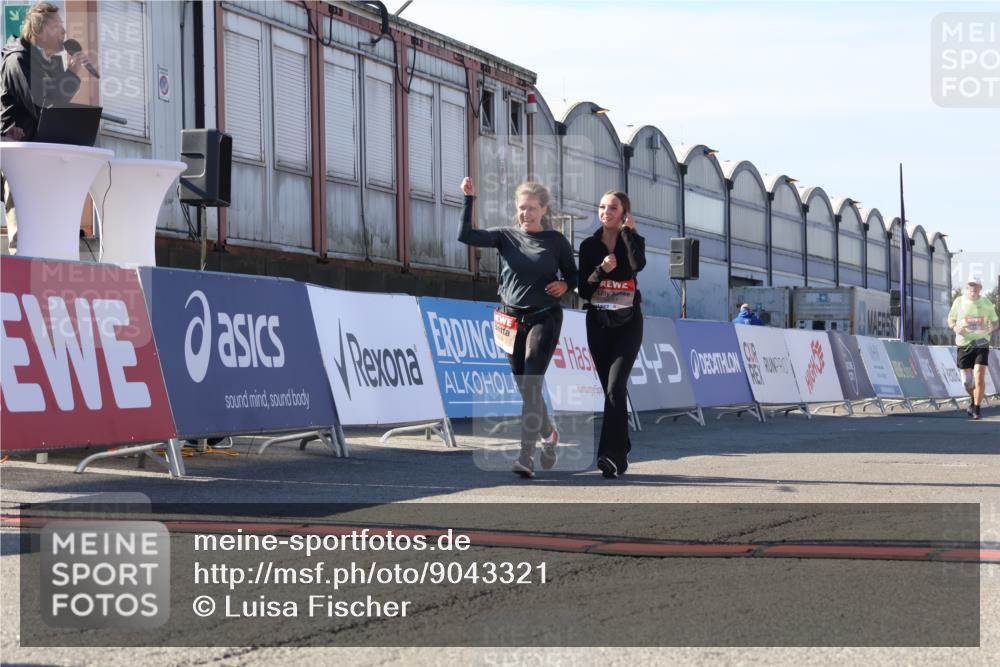 03.10.2025 - Köhlbrandbrückenlauf Luisa Fischer http://msf.ph/oto/9043321 03.10.2025 13:38:25 Ziel 4435, 4697, 5139, 5335, 5439, 5509, 6581, 6582, 6583 meine-sportfotos.de