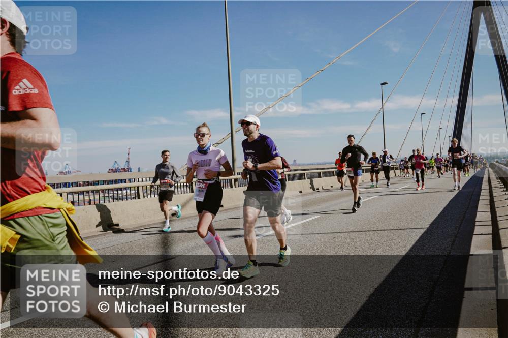 03.10.2025 - Köhlbrandbrückenlauf Michael Burmester http://msf.ph/oto/9043325 03.10.2025 12:24:49 Position 1  meine-sportfotos.de