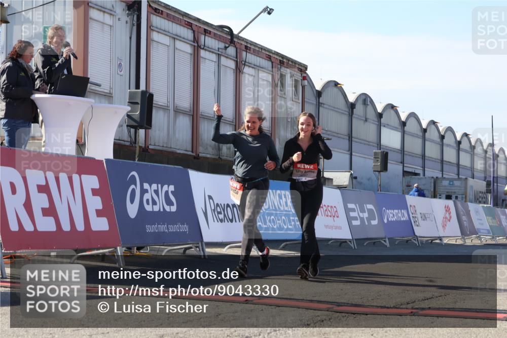 03.10.2025 - Köhlbrandbrückenlauf Luisa Fischer http://msf.ph/oto/9043330 03.10.2025 13:38:26 Ziel 4435, 4697, 5139, 5335, 5439, 5509, 6581, 6582, 6583 meine-sportfotos.de