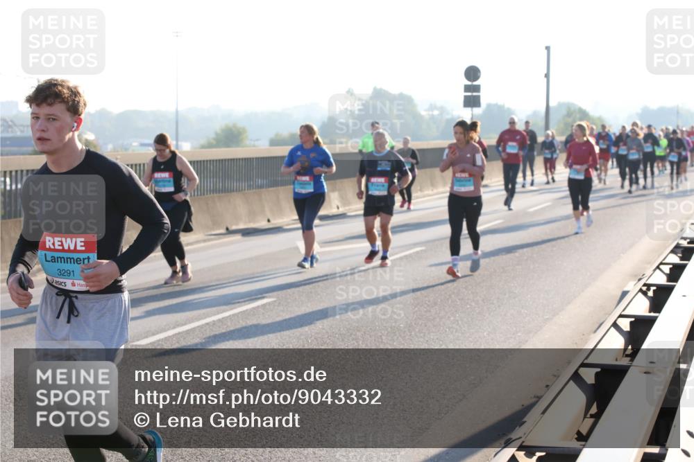 03.10.2025 - Köhlbrandbrückenlauf Lena Gebhardt http://msf.ph/oto/9043332 03.10.2025 09:26:33 Position 1 3291 meine-sportfotos.de